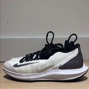 Nike zoom tennis shoe